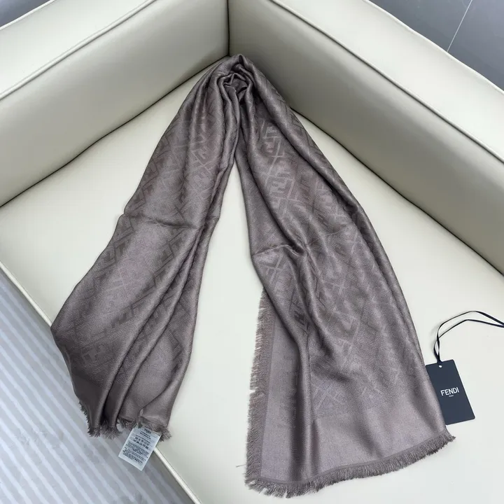 スーパーコピー フェンディ マフラー