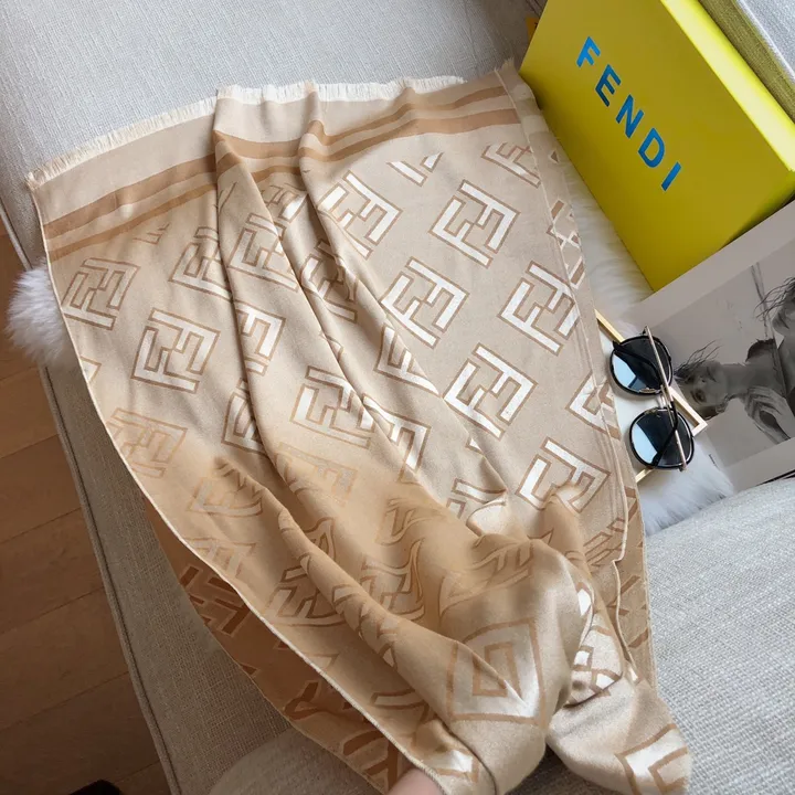 スーパーコピー フェンディ マフラー