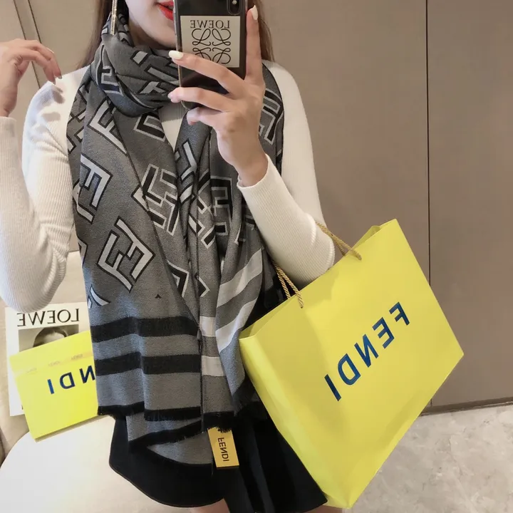 スーパーコピー フェンディ マフラー