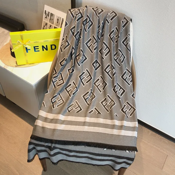 スーパーコピー フェンディ マフラー