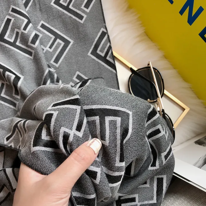 スーパーコピー フェンディ マフラー