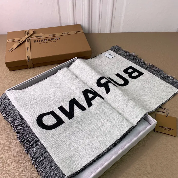 スーパーコピー セリーヌ マフラー