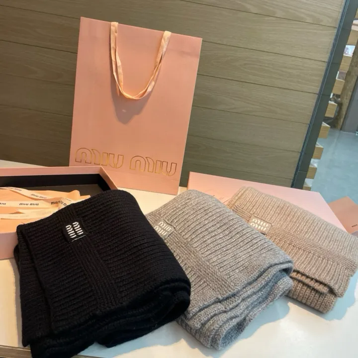 スーパーコピー ミュウミュウ マフラー