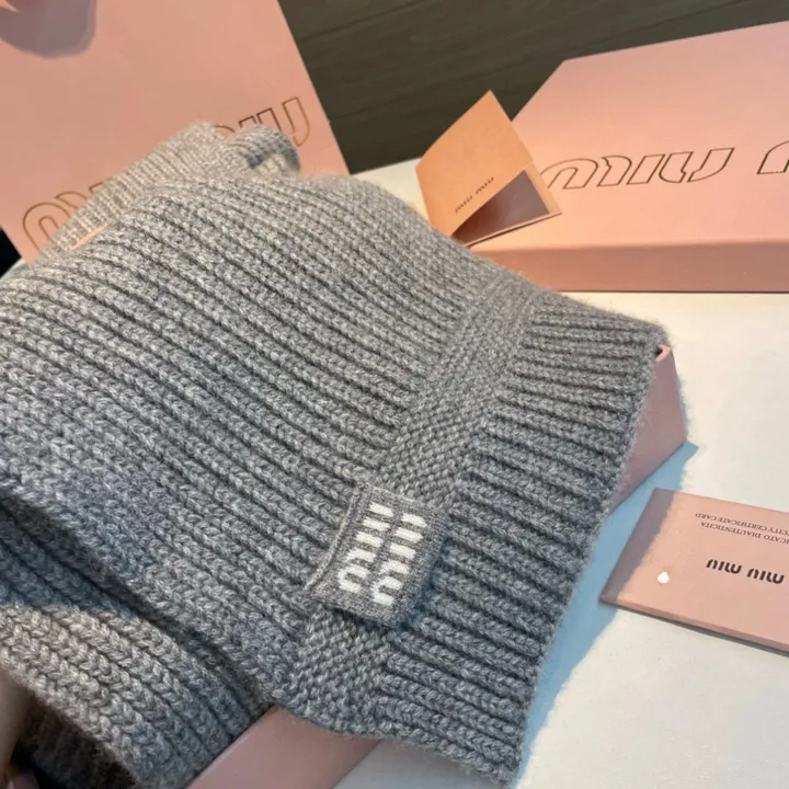 スーパーコピー ミュウミュウ マフラー