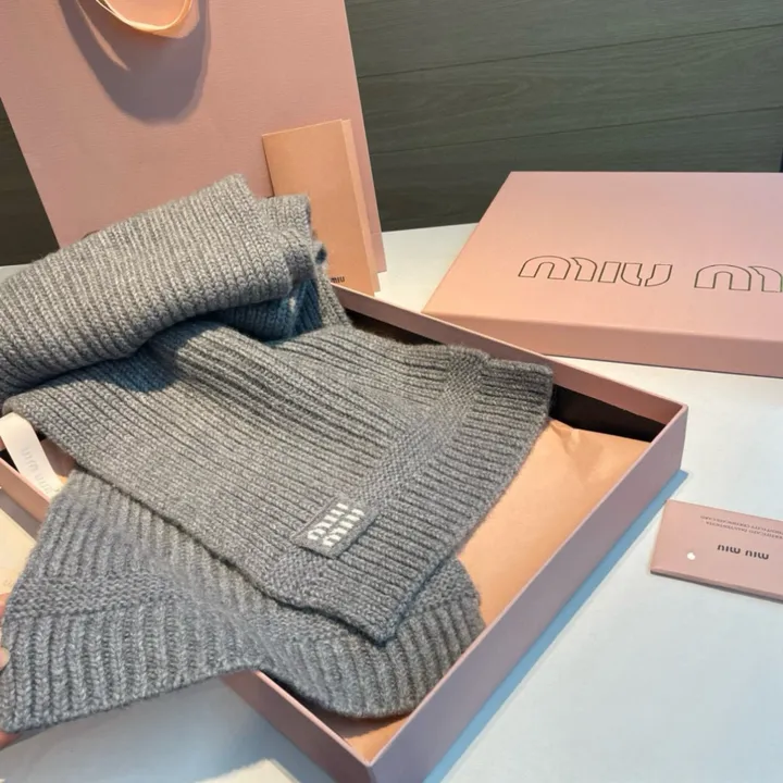 スーパーコピー ミュウミュウ マフラー