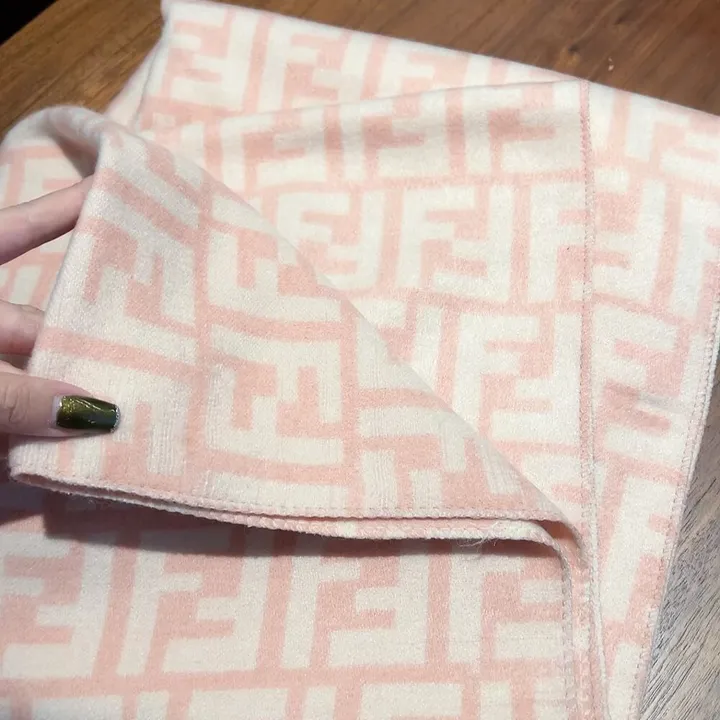 スーパーコピー フェンディ マフラー