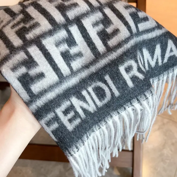 スーパーコピー フェンディ マフラー