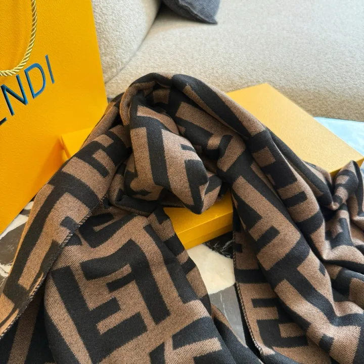 スーパーコピー フェンディ マフラー