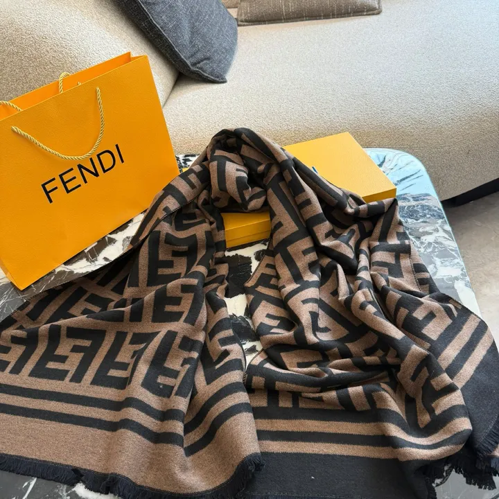 スーパーコピー フェンディ マフラー