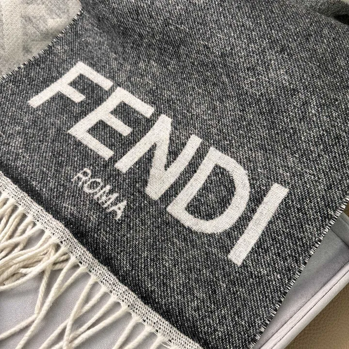 スーパーコピー フェンディ マフラー