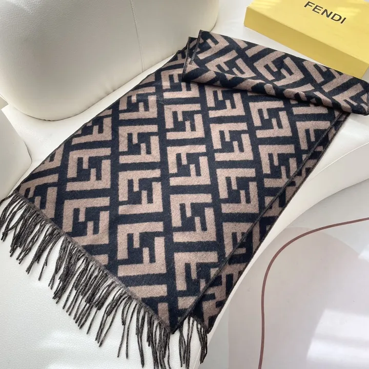 スーパーコピー フェンディ マフラー