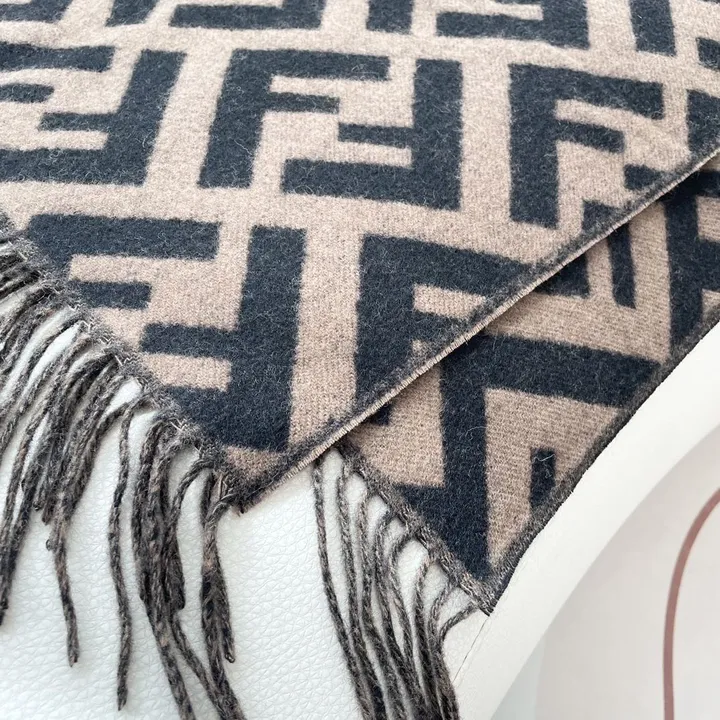 スーパーコピー フェンディ マフラー