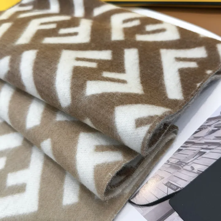 スーパーコピー フェンディ マフラー