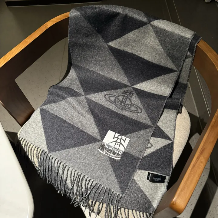 スーパーコピー ヴィヴィアン・ウエストウッド マフラー