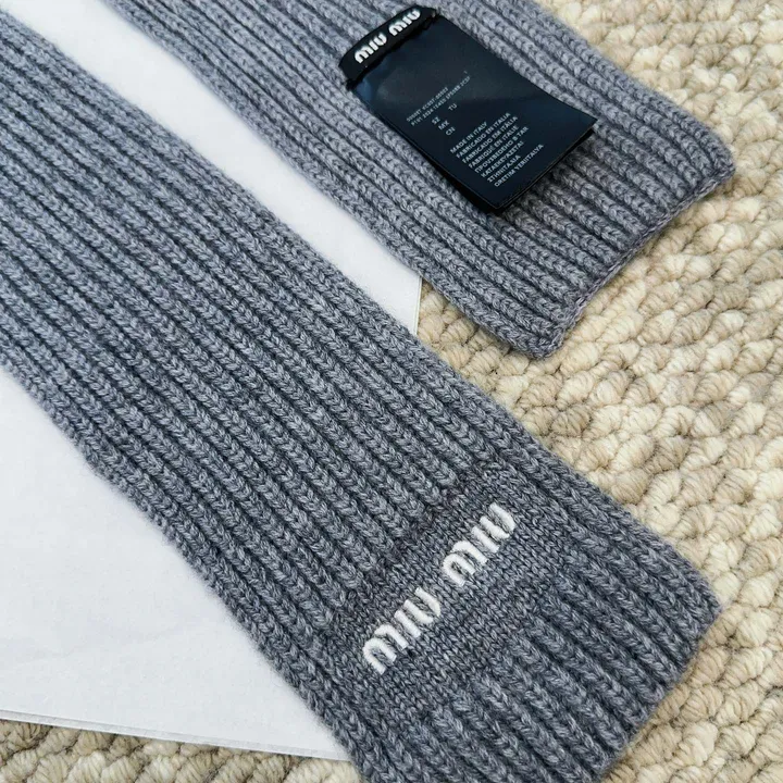 スーパーコピー ミュウミュウ マフラー