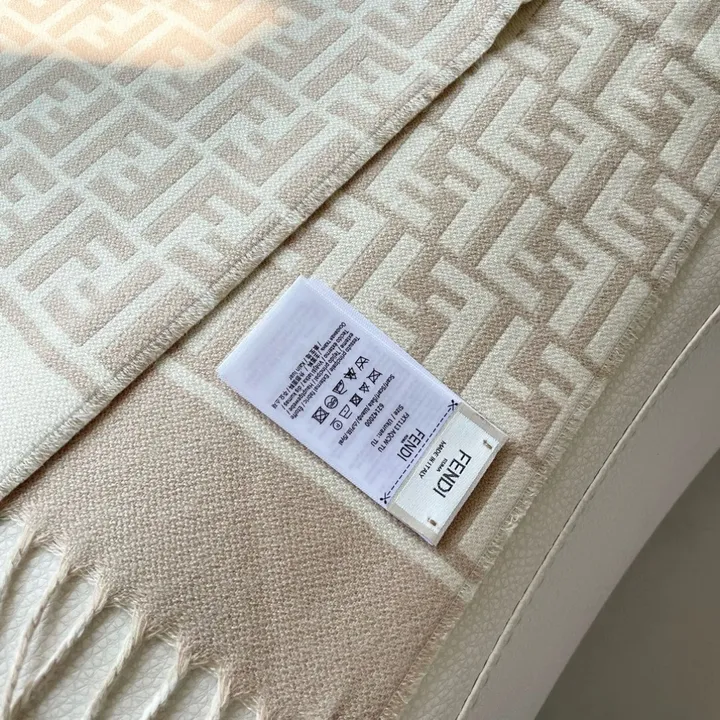 スーパーコピー フェンディ マフラー