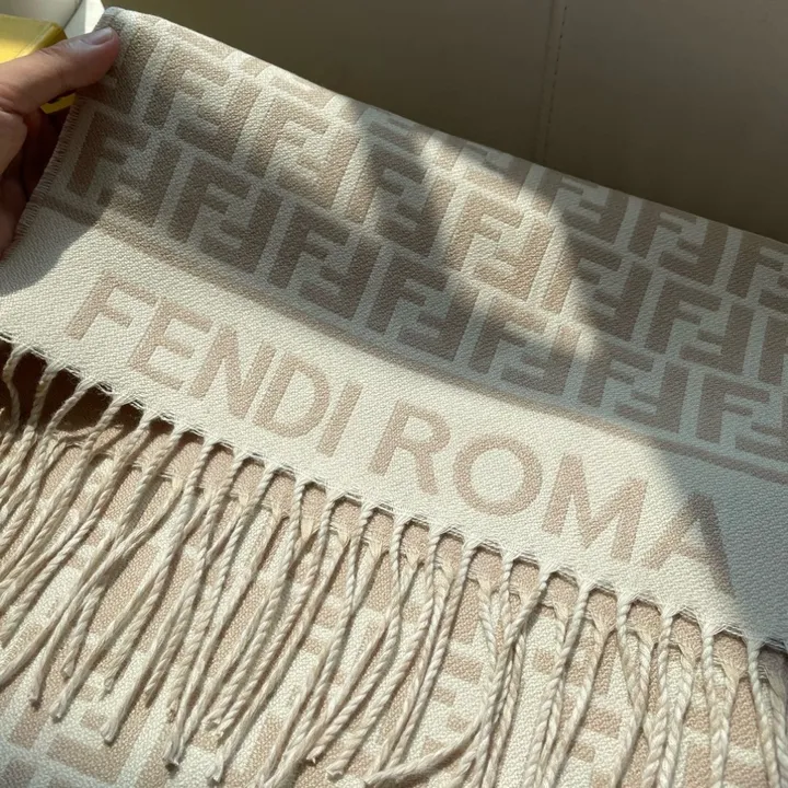 スーパーコピー フェンディ マフラー