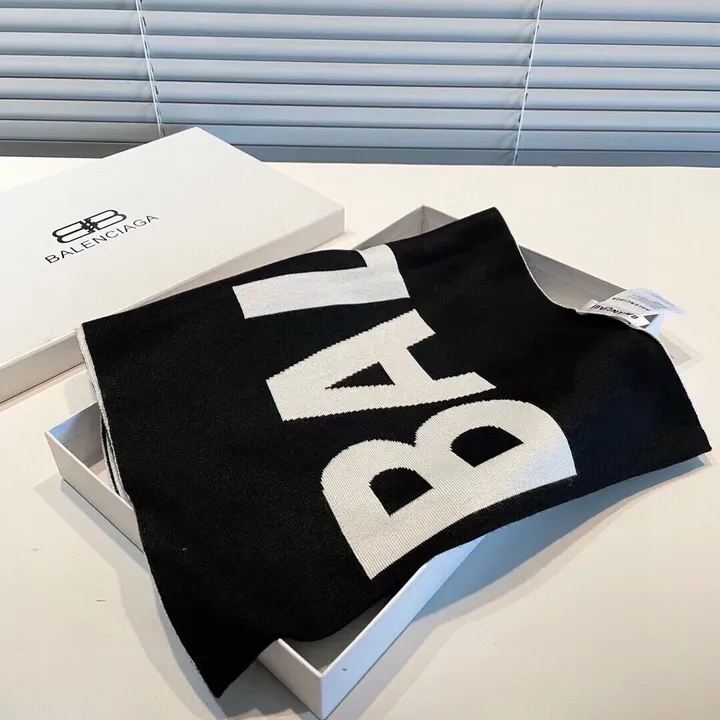 スーパーコピー バレンシアガ マフラー