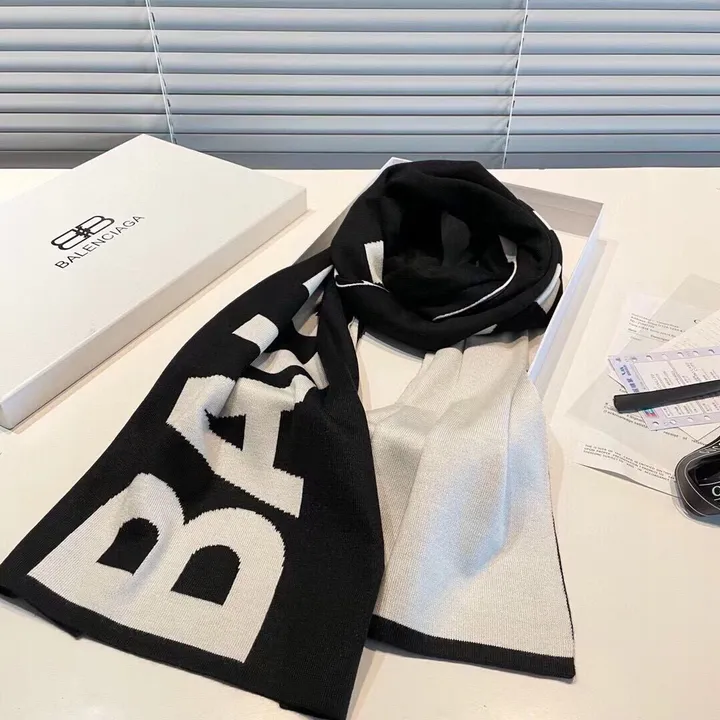 スーパーコピー バレンシアガ マフラー