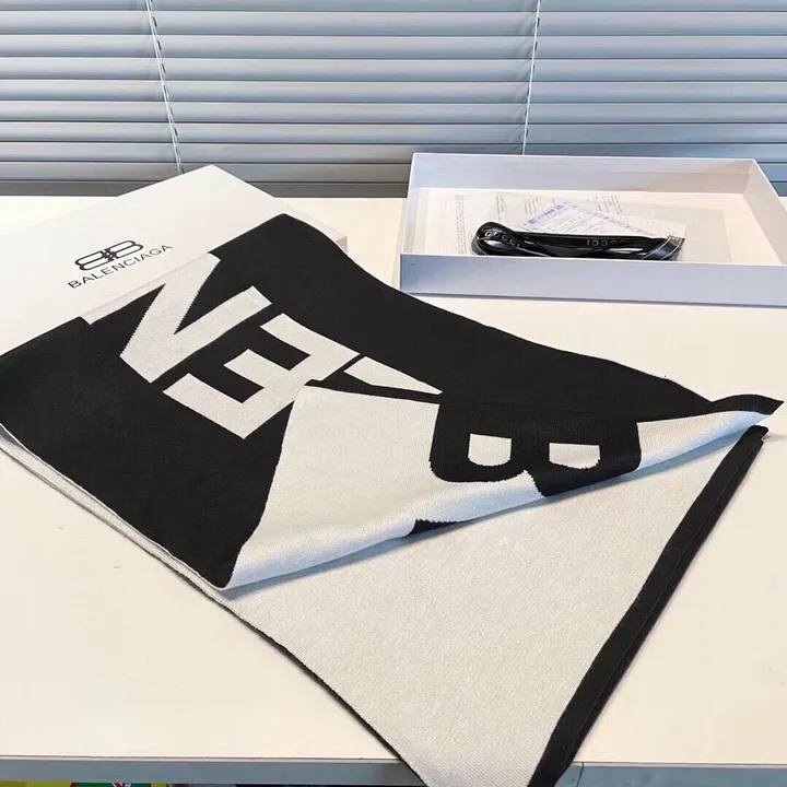 スーパーコピー バレンシアガ マフラー