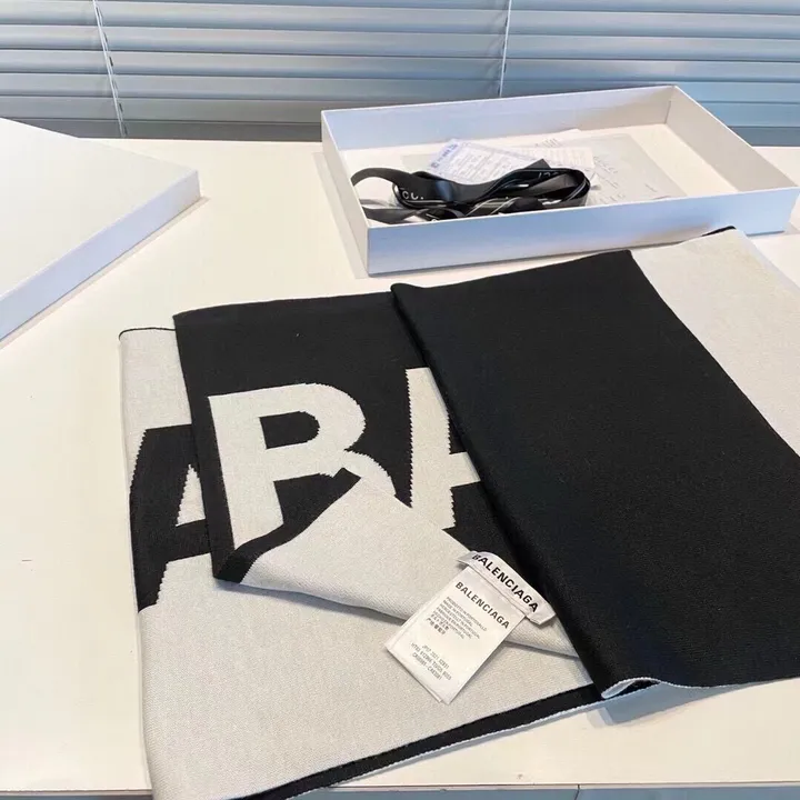 スーパーコピー バレンシアガ マフラー