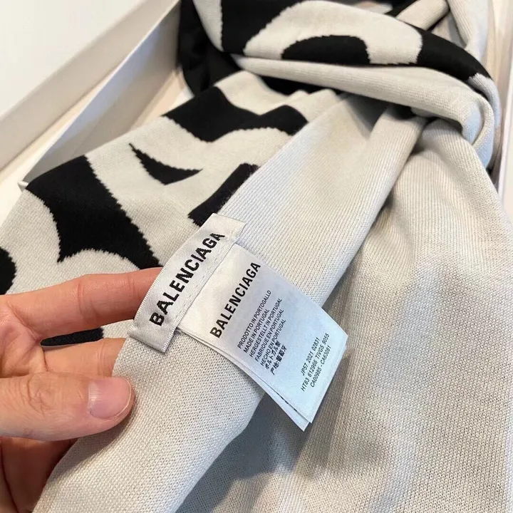 スーパーコピー バレンシアガ マフラー