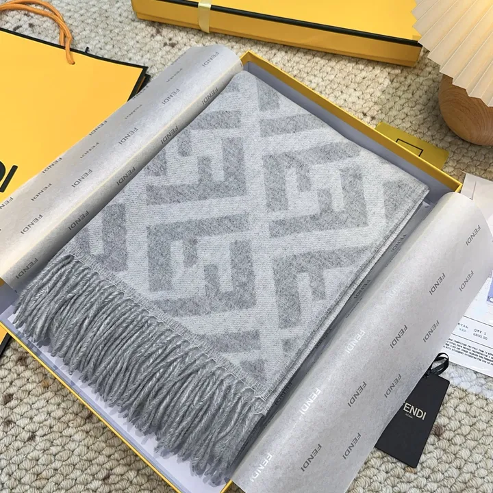 スーパーコピー フェンディ マフラー