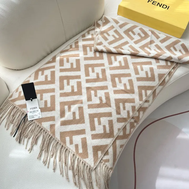 スーパーコピー フェンディ マフラー