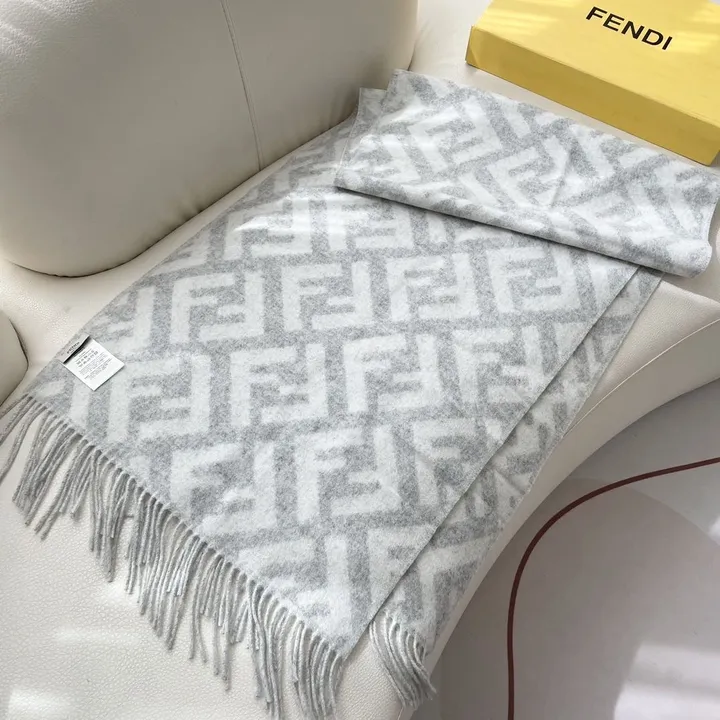 スーパーコピー フェンディ マフラー