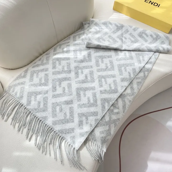 スーパーコピー フェンディ マフラー