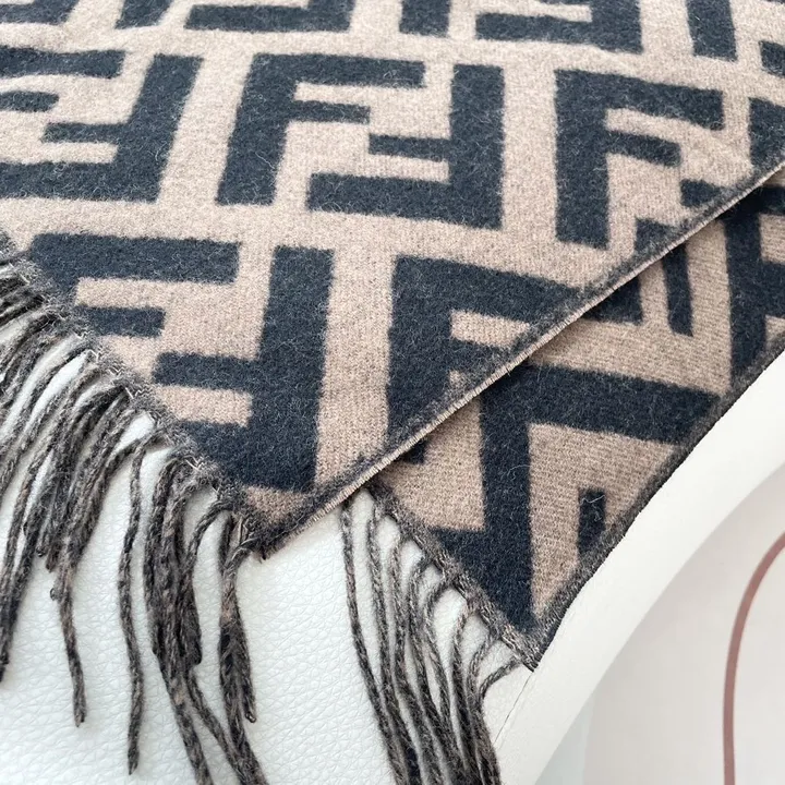 スーパーコピー フェンディ マフラー