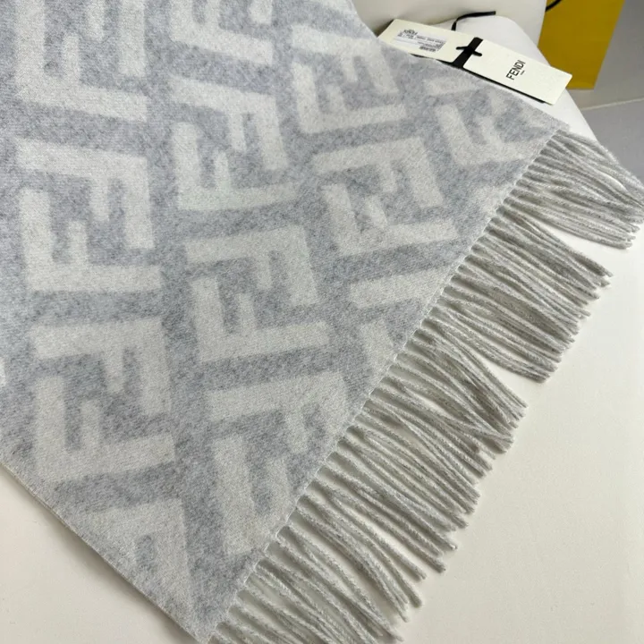 スーパーコピー フェンディ マフラー