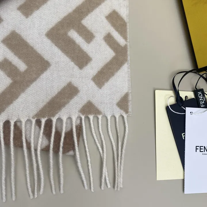 スーパーコピー フェンディ マフラー