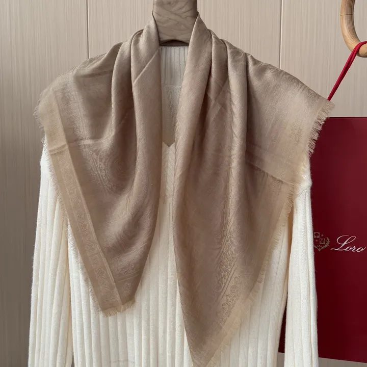 スーパーコピー ヴィヴィアン・ウエストウッド マフラー