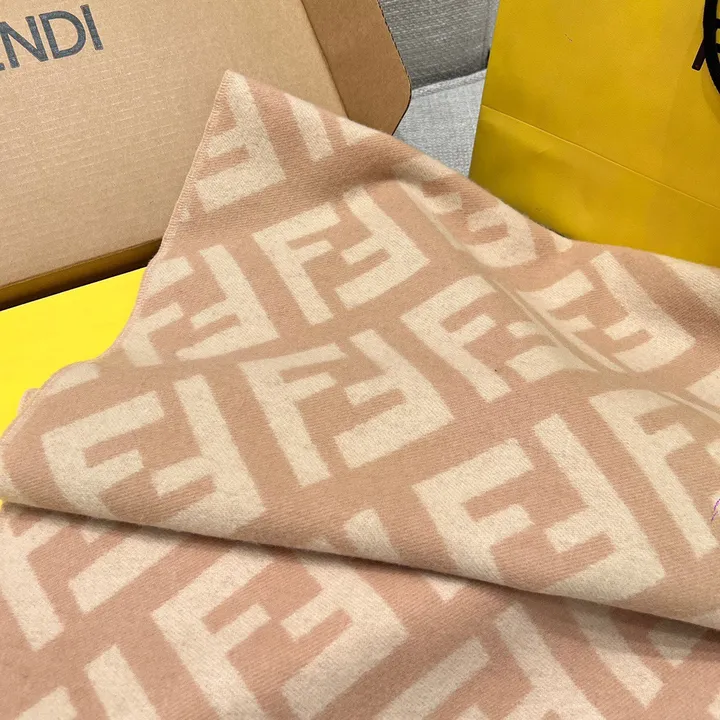 スーパーコピー フェンディ マフラー