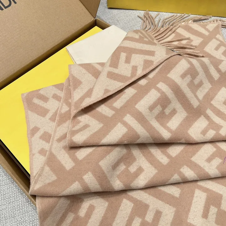 スーパーコピー フェンディ マフラー