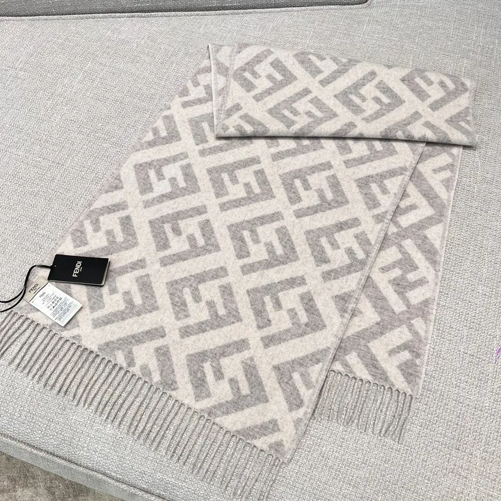 スーパーコピー フェンディ マフラー