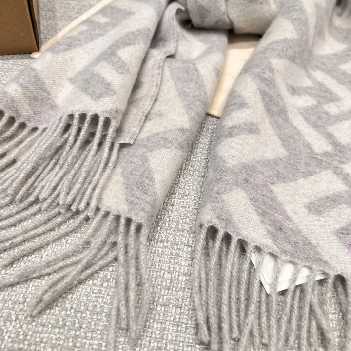 スーパーコピー フェンディ マフラー