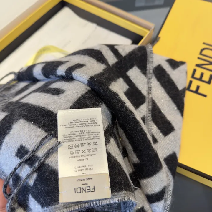 スーパーコピー フェンディ マフラー