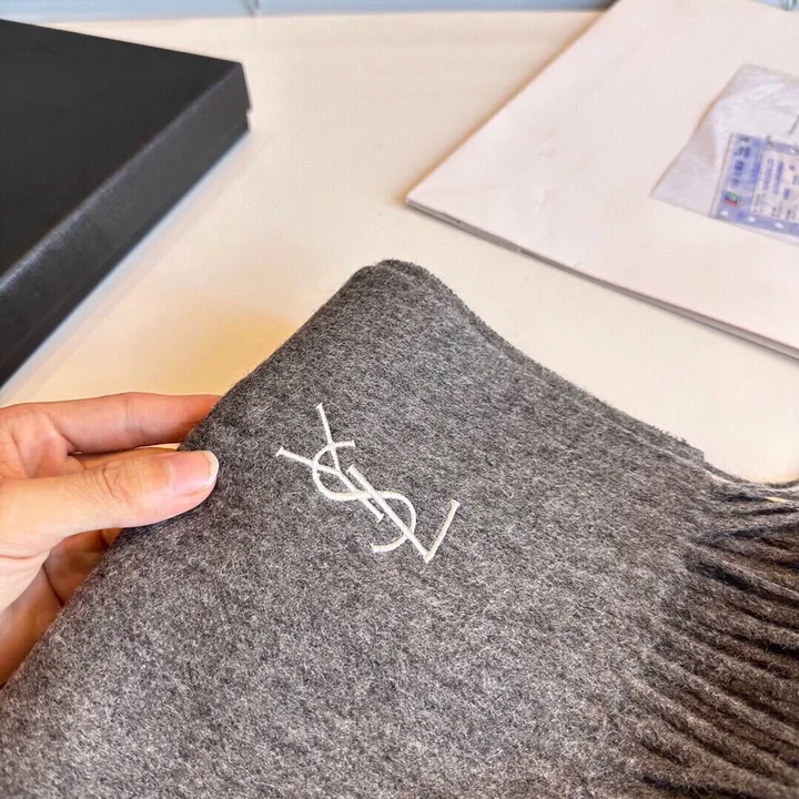 スーパーコピー バレンシアガ マフラー