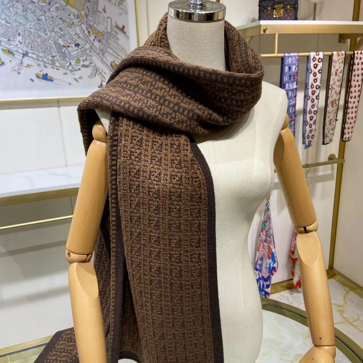 スーパーコピー フェンディ マフラー