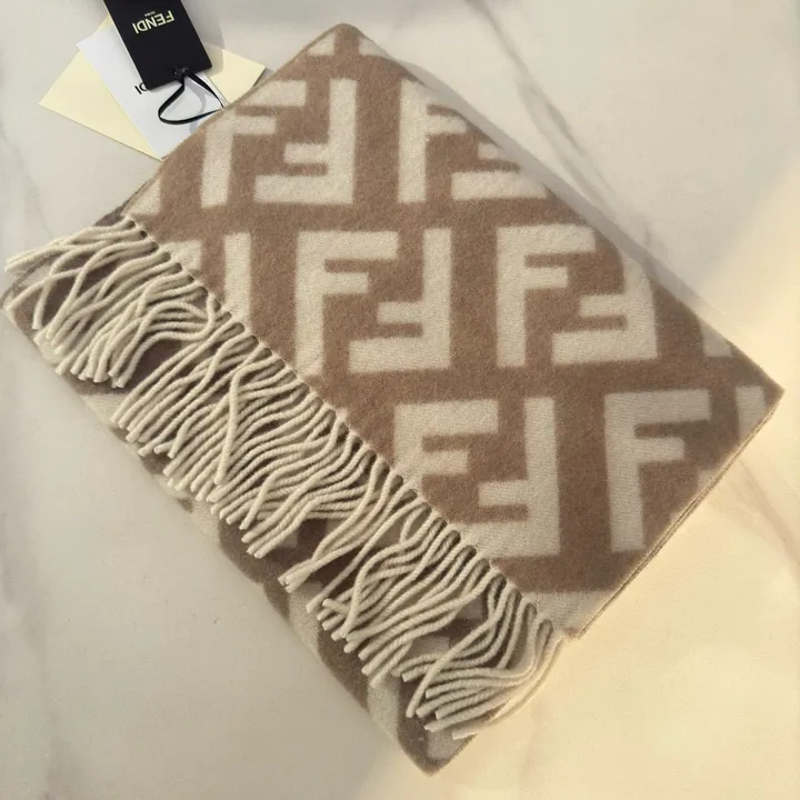 スーパーコピー フェンディ マフラー