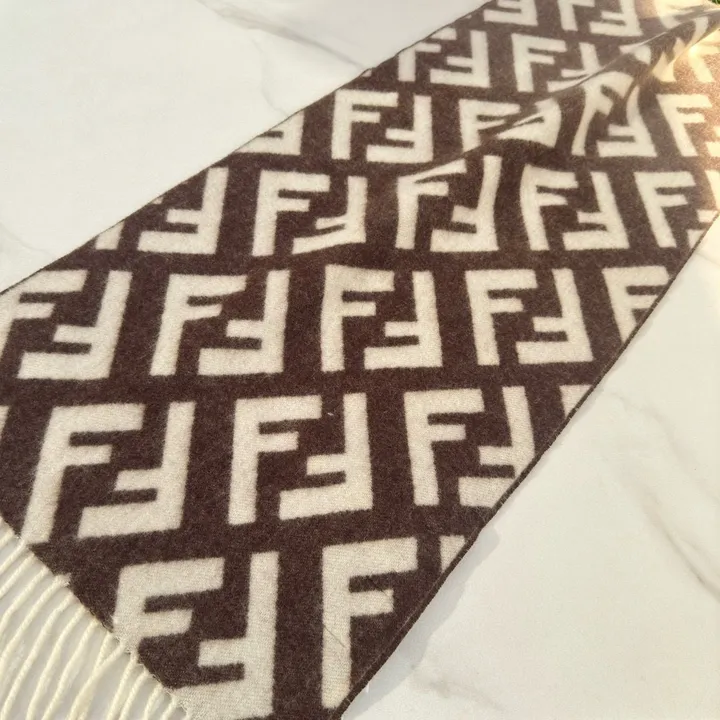 スーパーコピー フェンディ マフラー