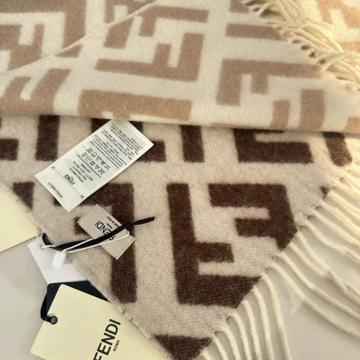 スーパーコピー フェンディ マフラー