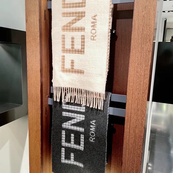 スーパーコピー フェンディ マフラー