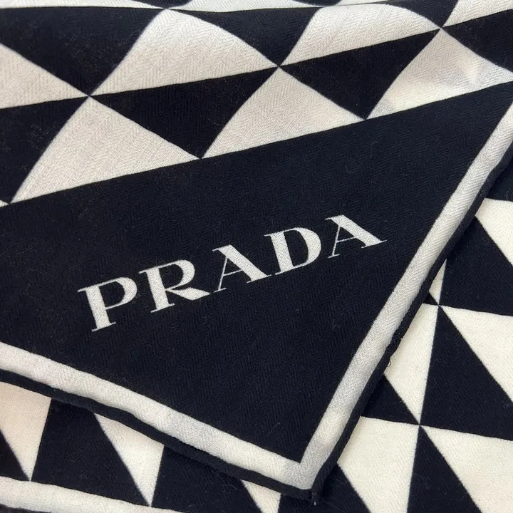 スーパーコピー プラダ マフラー