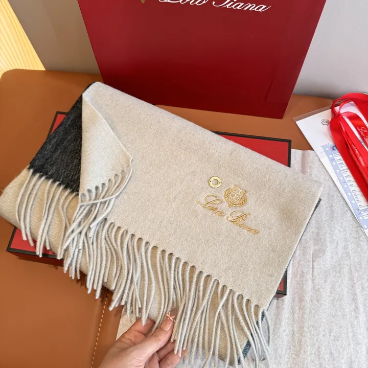 スーパーコピー ヴィヴィアン・ウエストウッド マフラー