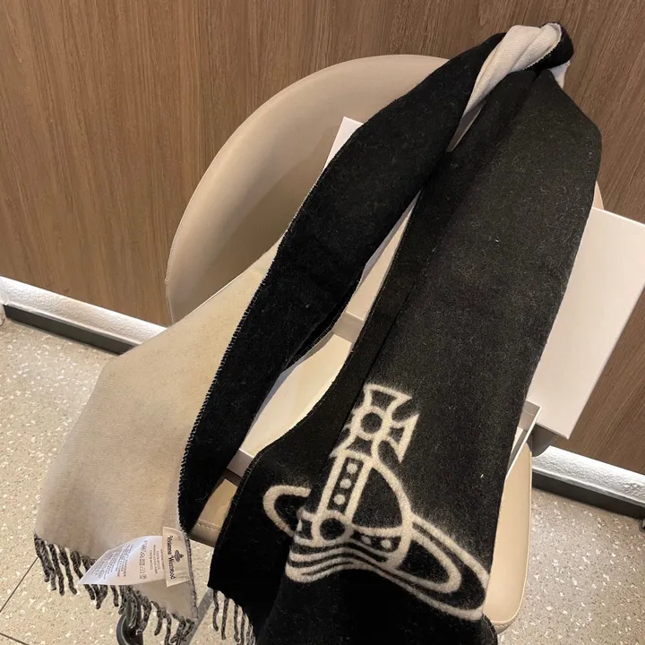 スーパーコピー ヴィヴィアン・ウエストウッド マフラー