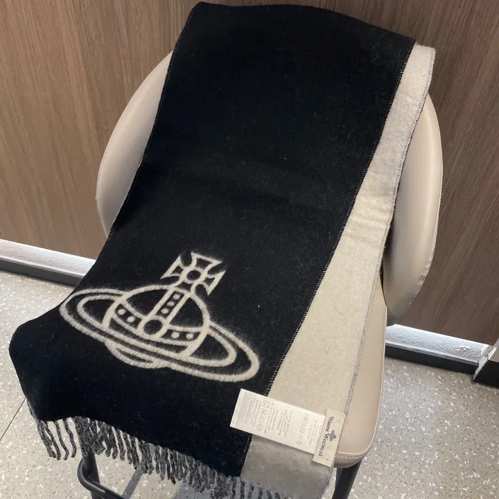 スーパーコピー ヴィヴィアン・ウエストウッド マフラー