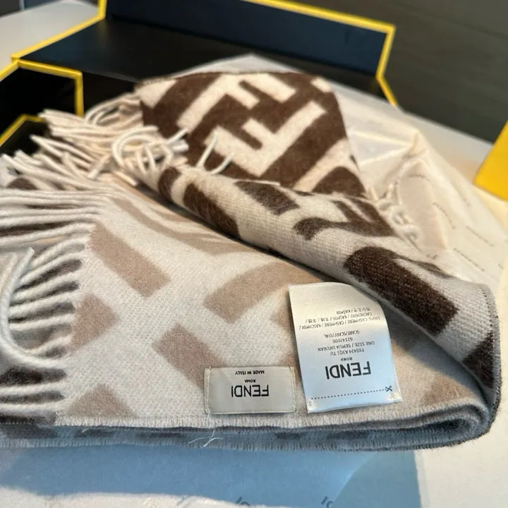 スーパーコピー フェンディ マフラー